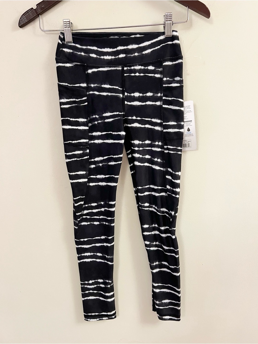 Scorpio Sol Girls Serena Pockets Leggings Black Striped Tie Dye Size Medium NEW